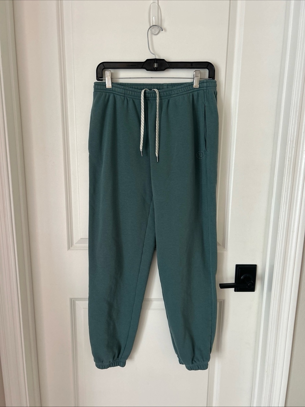 Vuori Men's Seaside Sweatpants Joggers Sage Green Sz S The Rise And The Shine